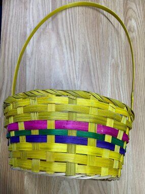 FamilyMaid 34104 10 x 8 x 15.5 in. Easter Basket - 4 Color